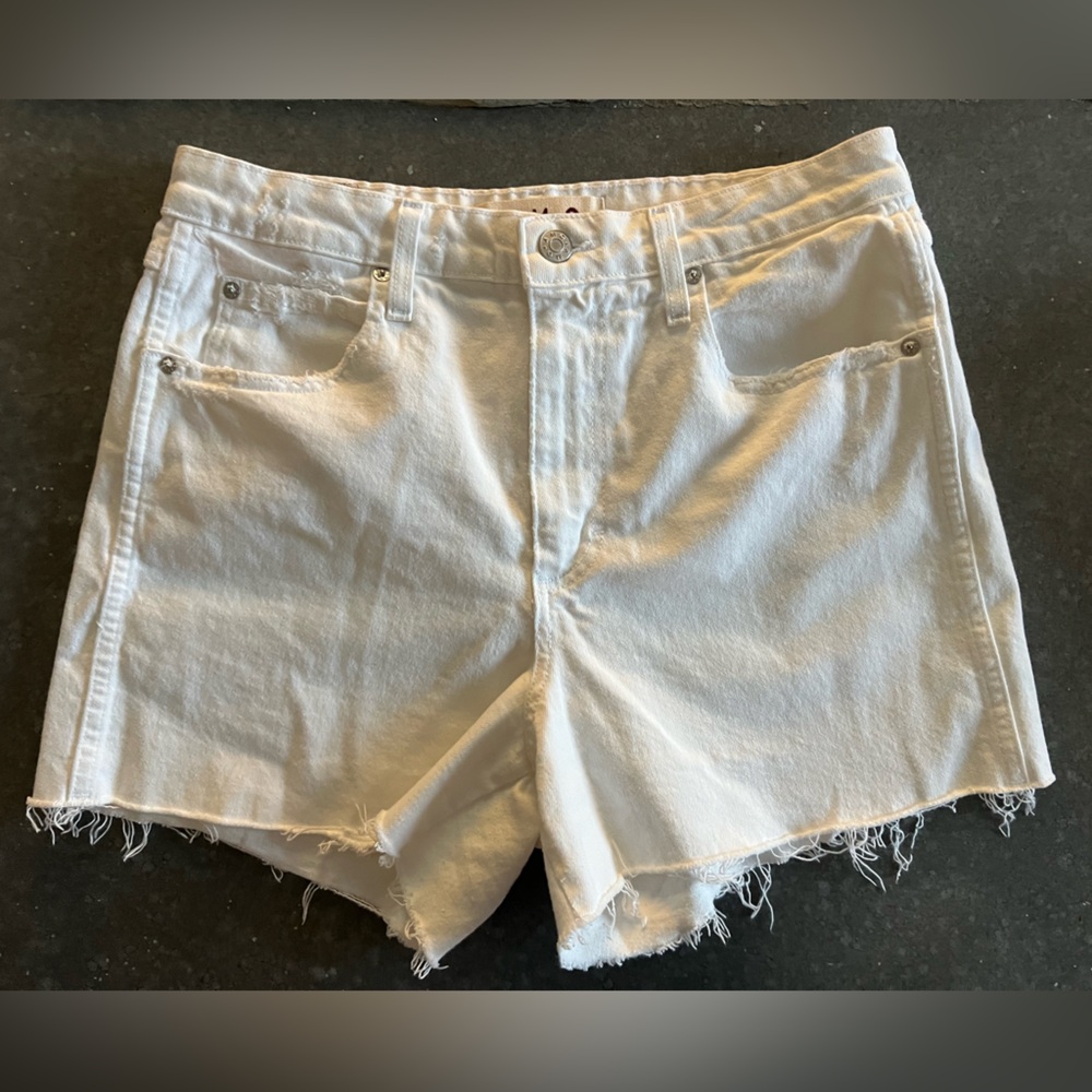 AMO Cotton Tomboy white shorts
